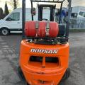 DOOSAN G25E-5 TRIPLEX FORKLIFT