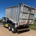 RENAULT C430 8X4 BULK BODY TIPPER