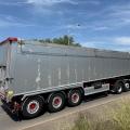 FRUEHAUF TRIAXLE BULK TIPPING TRAILER
