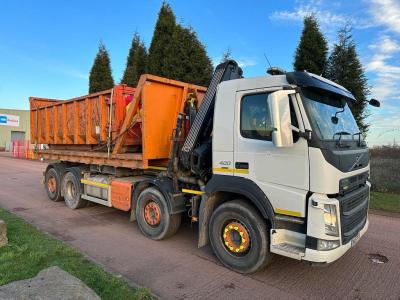 VOLVO FM 420 8X2 ROLL ON OFF CRANE