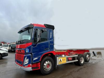 VOLVO FM 330 6X2 CHASSIS CAB