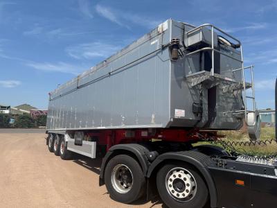 FRUEHAUF TRIAXLE BULK TIPPING TRAILER