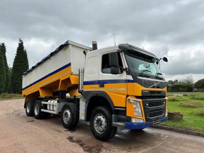 VOLVO FM 420 8X4 ALLOY INS TIPPER