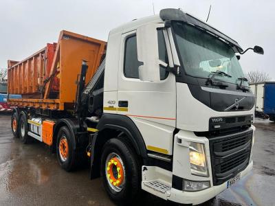 VOLVO FM 420 8X2 ROLL ON OFF CRANE