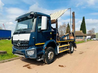 MERCEDES-BENZ AROCS 1824 18 TON SKIP LOADER