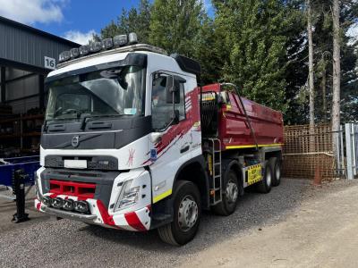 VOLVO FMX 420 8X4 TIPPER GRAB