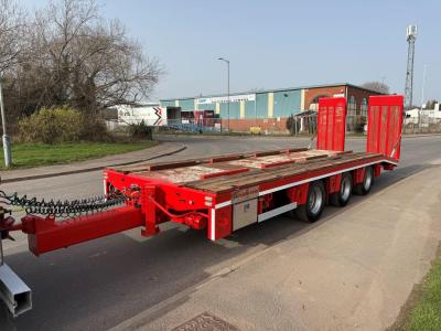 CHIEFTAN TRIAXLE LOW LOADER