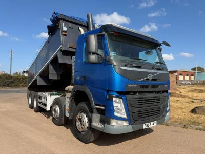 VOLVO FM 410 8X4 STEEL INSULATED TIPPER