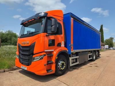 IVECO S-WAY 400 6X2 CURTAINSIDER