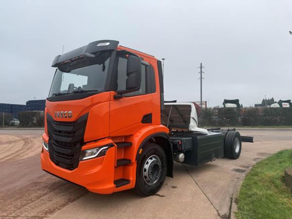 IVECO S-WAY 400 CNG CHASSIS CAB
