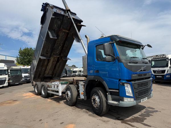 VOLVO FM 410 8X4 STEEL INSULATED TIPPER