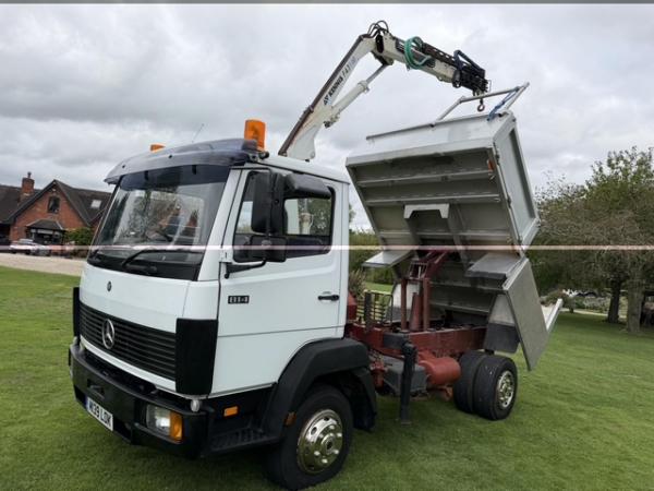 MERCEDES 814 7.5 TON TIPPER CRANE