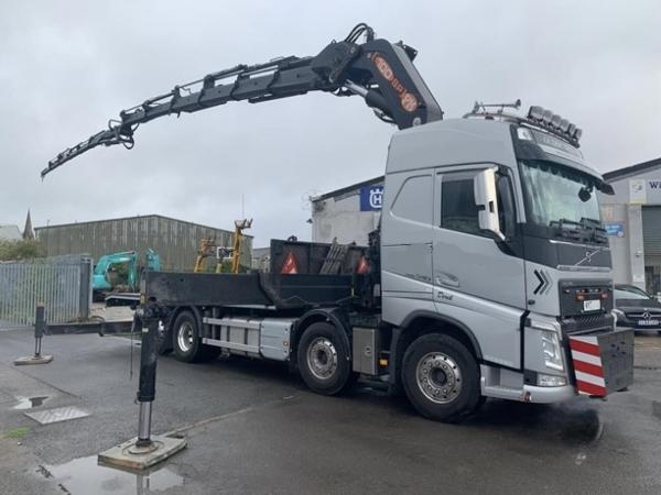 VOLVO FH540 8X2 FLAT CRANE D/BAR
