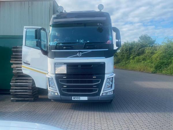 VOLVO FH 8X2 FLAT CRANE DRAWBAR