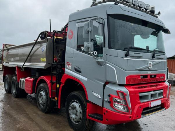 VOLVO FMX 500 8X4 TIPPER GRAB