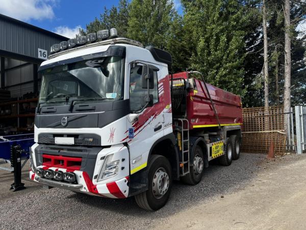 VOLVO FMX 420 8X4 TIPPER GRAB
