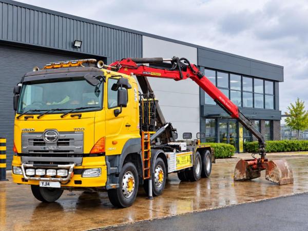 HINO 700 SERIES 3241 8X4 HOOK CRANE D/BAR
