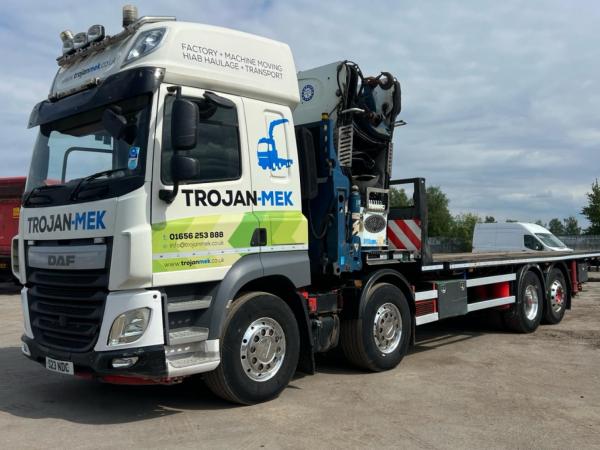 DAF CF 460 SPACE CAB 8X2 FLAT CRANE