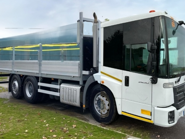 MERCEDES-BENZ ECONIC 2630 6X2 SCAFFOLD DROPSIDE