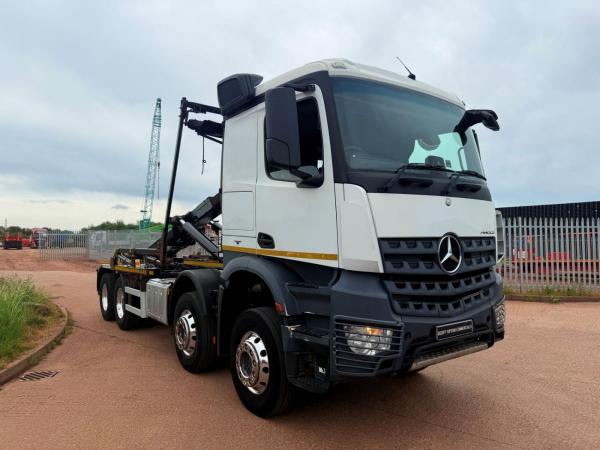 MERCEDES-BENZ AROCS 3240 8X4 HOOK LOADER