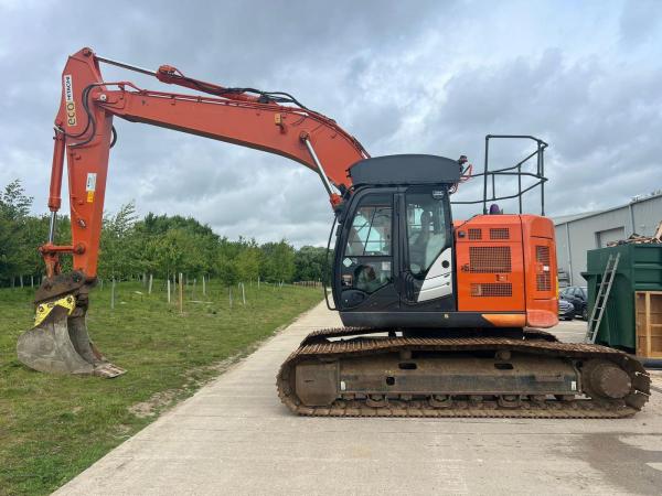 HITACHI ZAXIS ZX225 EXCAVATOR