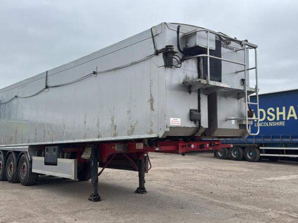 FRUEHAUF TRIAXLE BULK TIPPING TRAILER