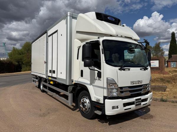 ISUZU FORWARD F135 240 FRIDGE / CURTAINSIDER
