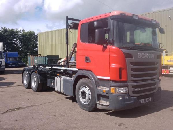 SCANIA G320 6X2 HOOK LOADER