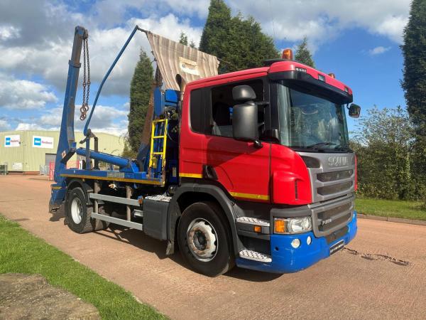 SCANIA P250 18 TON SKIP LOADER