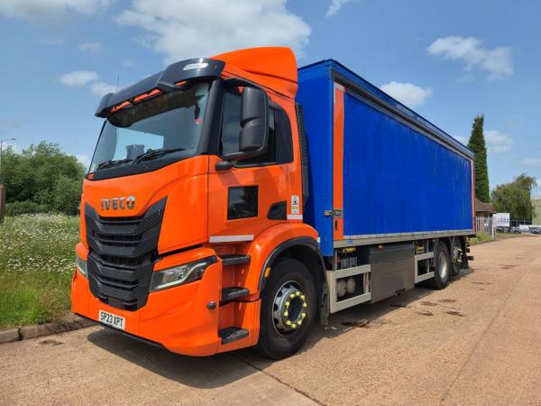 IVECO S-WAY 400 6X2 CURTAINSIDER